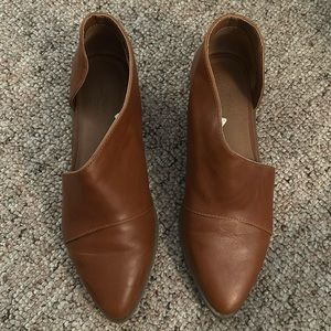 Size 6.5 Universal Threads loafers